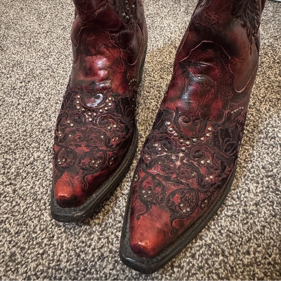 Corral Women’s 6M Red/Black Floral Embroidered Studded Snip Toe Western Boots - Picture 9 of 10